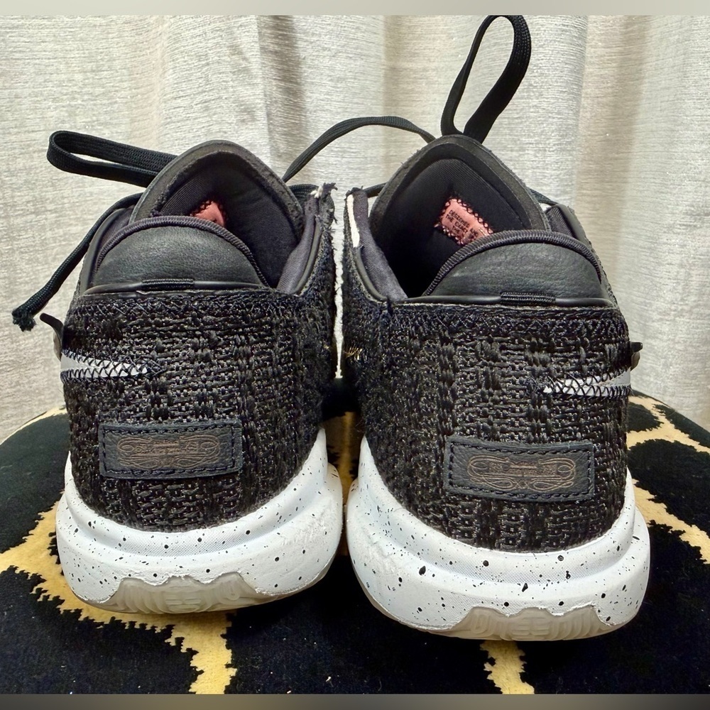 Nike LeBron XX Black and Gold Men’s Size 9.5 – Signature Basketball Sho - Picture 5 of 8